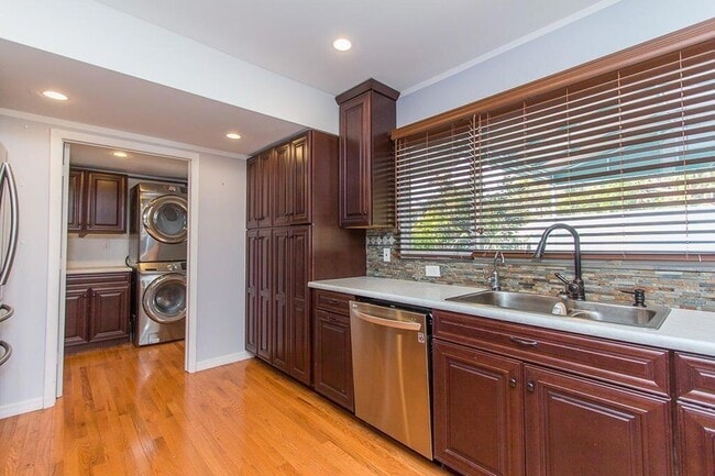 Building Photo - 235 30th St