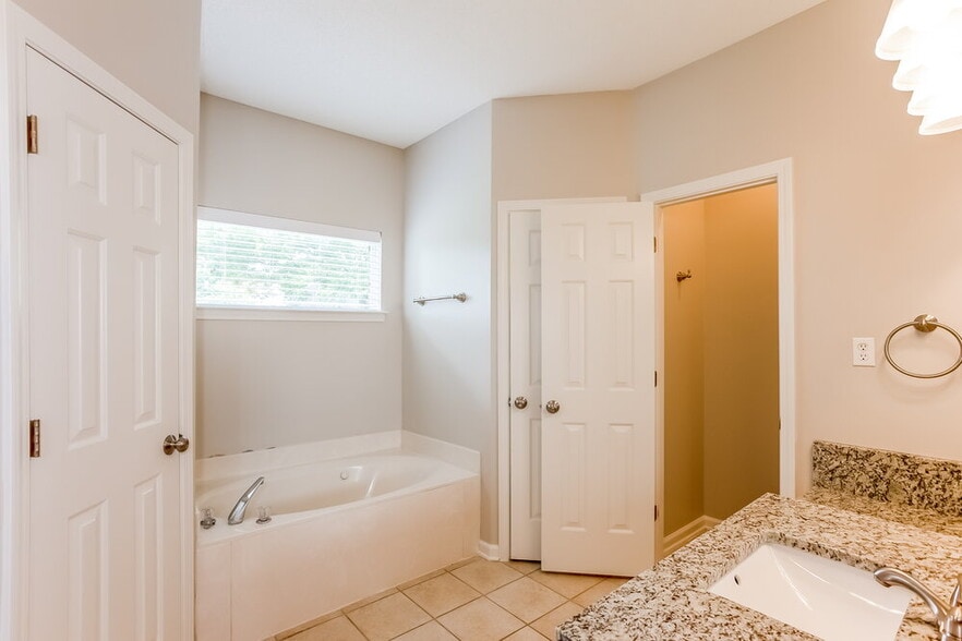 Building Photo - 9186 Tahoe Dr