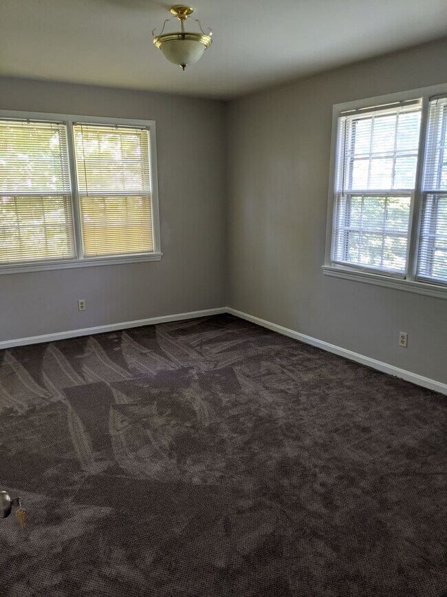 Building Photo - Spacious Home near Downtown Cincinnati