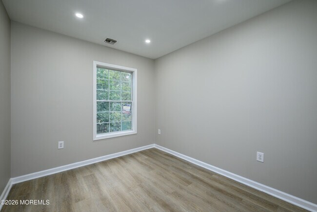 Building Photo - 114 Watson Ave