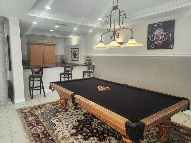 Building Photo - 533 NE 3rd Ave