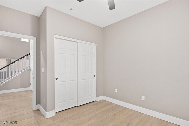 Building Photo - 10589 Cliff Lake St