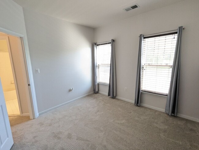 Building Photo - Impeccably maintained SFH in Clarksburg re...