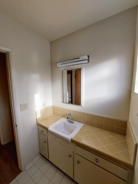 Building Photo - 1038 12th St