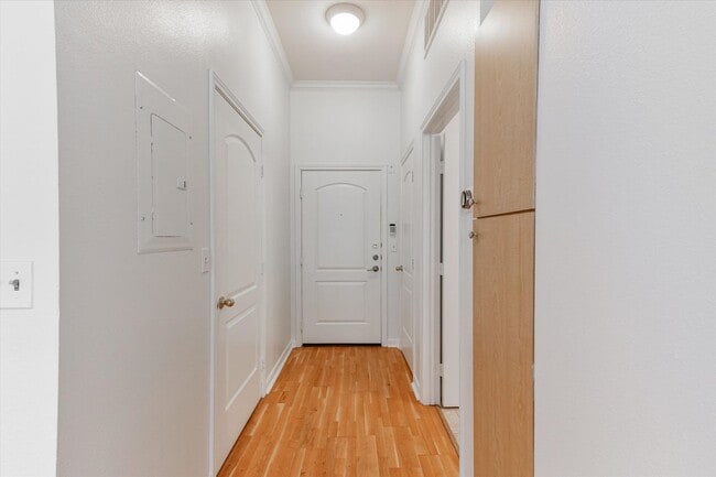 Building Photo - Stylish Studio Apartment In Concierge Building at The Renaissance at Turtle Creek ($500 Off First...