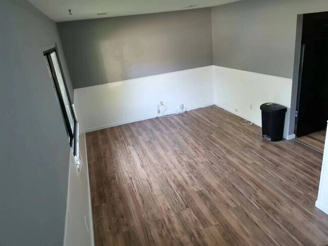 Building Photo - 4045 Country Club Dr