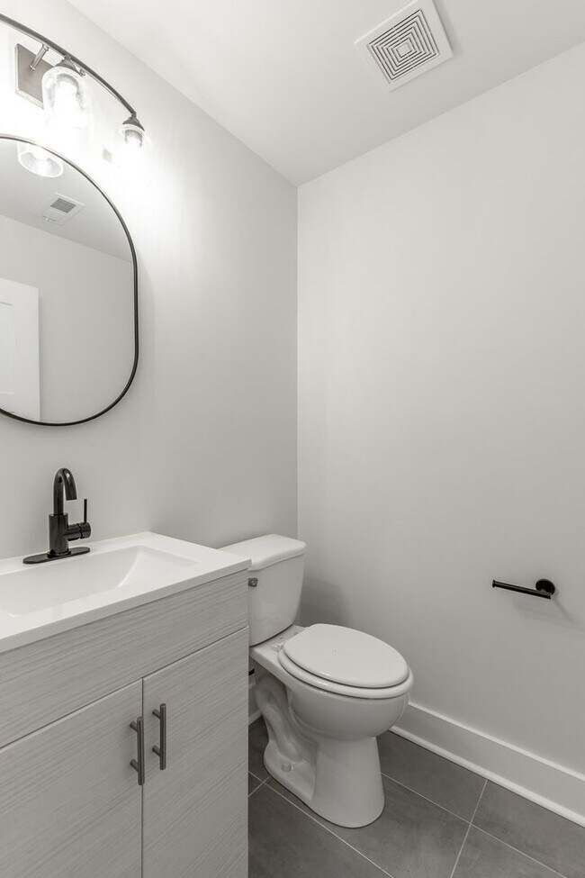 Building Photo - 1124 Garfield St