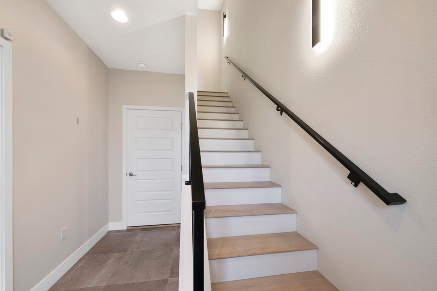 Building Photo - 3048 Wilson Ct