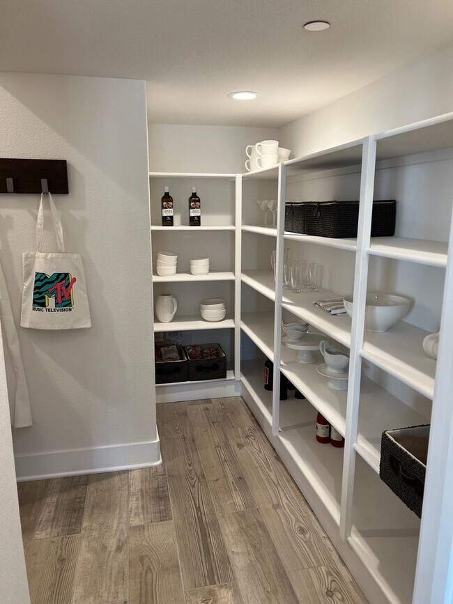 Building Photo - 809 Cosmos Dr