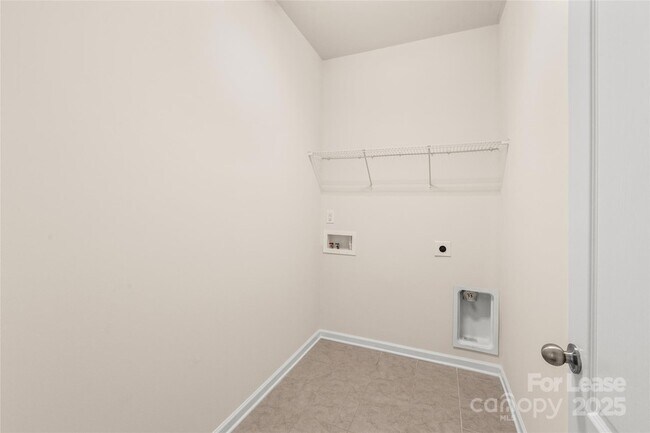 Building Photo - 720 Wood Lily Dr