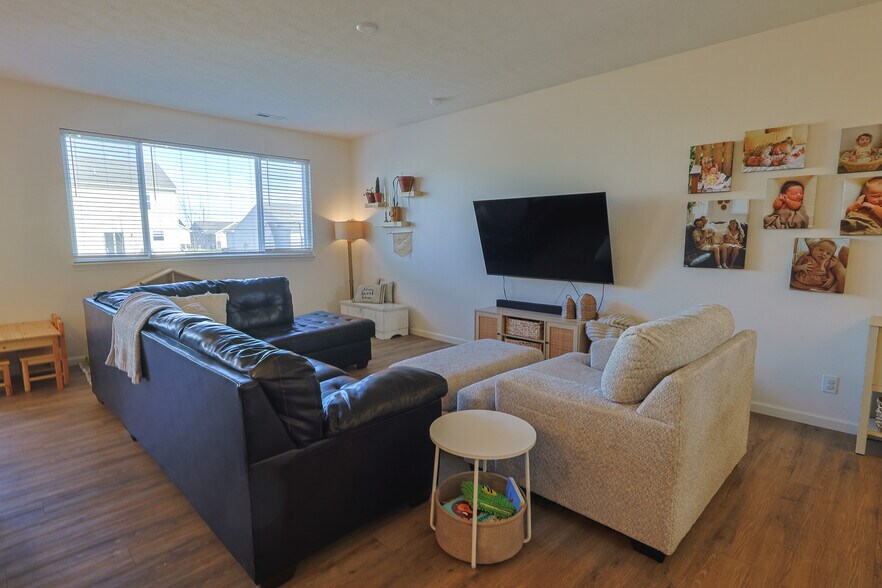 Building Photo - 1158 Thorny Ln