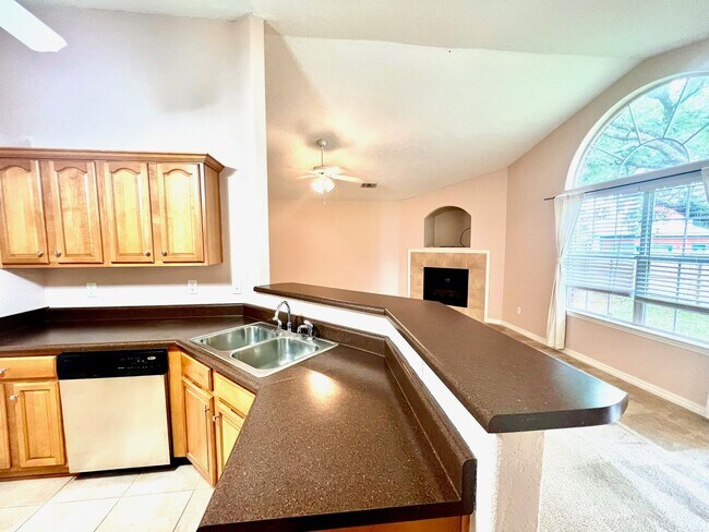 Building Photo - Nice 3BR/2BA - Convenient to NAS Pensacola