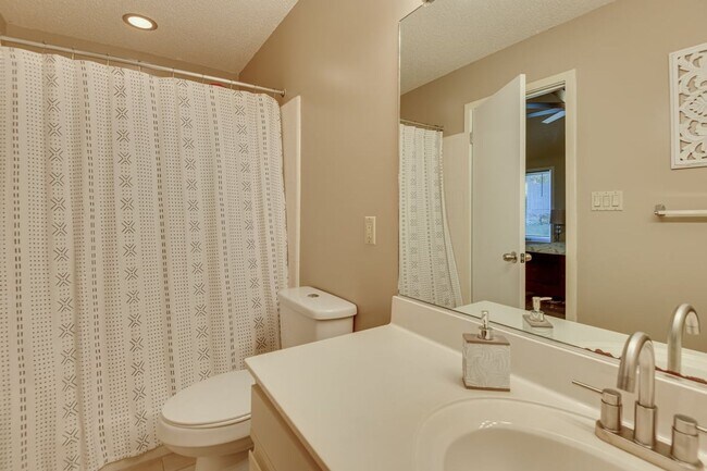 Building Photo - 3247 Summerchase Cir