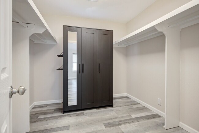 Building Photo - 608 E Eufaula St