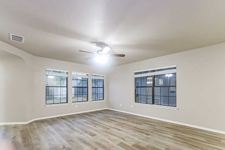 Building Photo - 2111 Paddle Creek