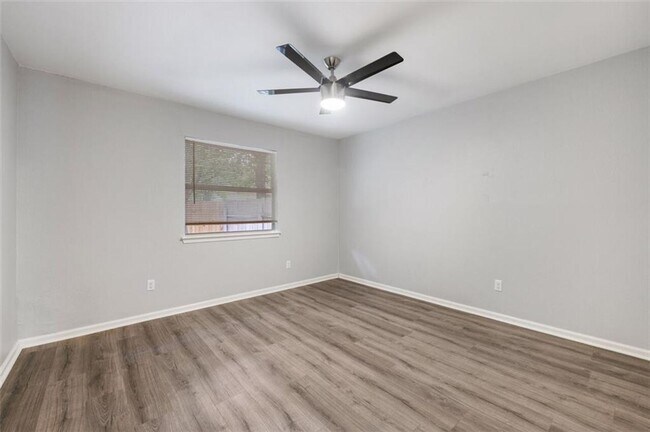 Building Photo - 2404 Burleson Ct