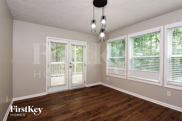 Building Photo - 2281 Carousel Ct