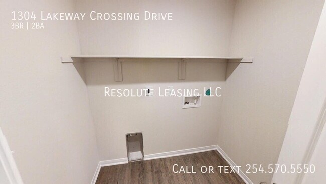 Building Photo - 1304 Lakeway Crossing Dr
