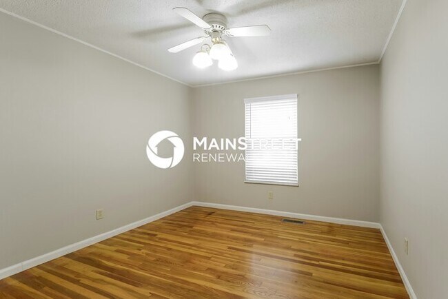 Building Photo - 3 Bedroom Pet-Friendly Home in Florissant, MO with Main Street Renewal