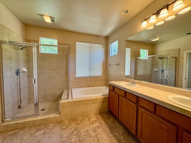 Building Photo - Beautiful Four-Bedroom Home Available in Folsom!