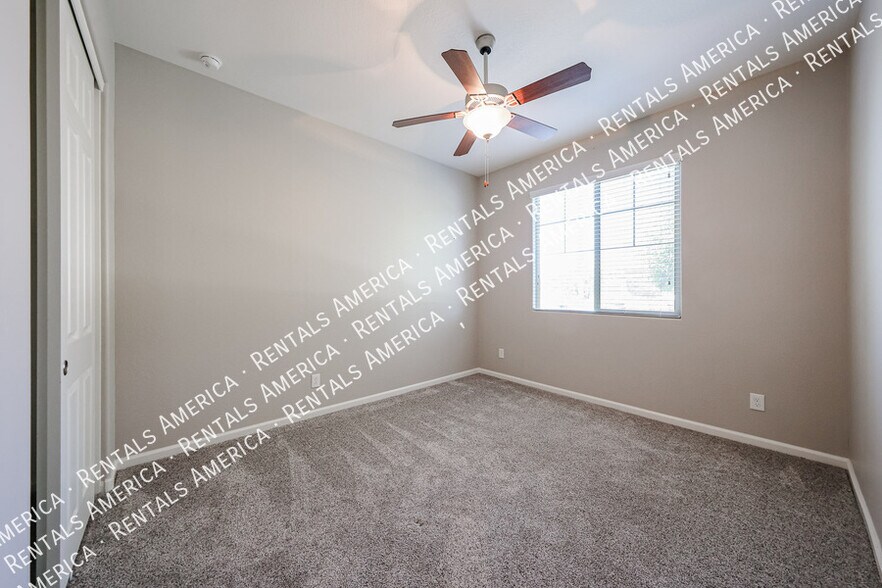 Building Photo - 3865 E Dogwood Pl