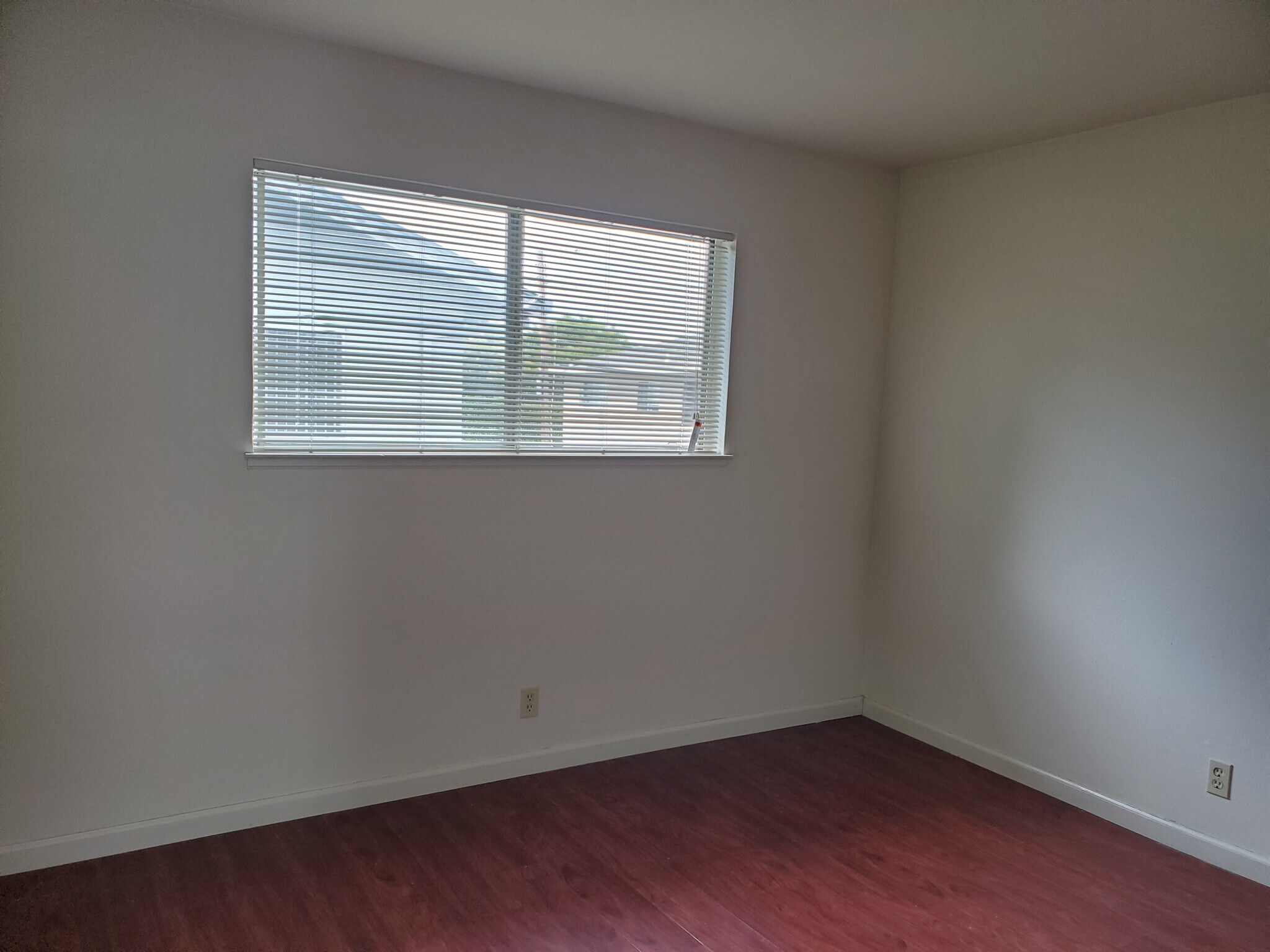 Building Photo - 885 Burbank Dr