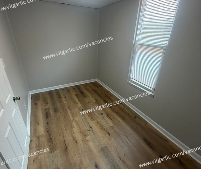 Building Photo - 4856 Magoun Ave