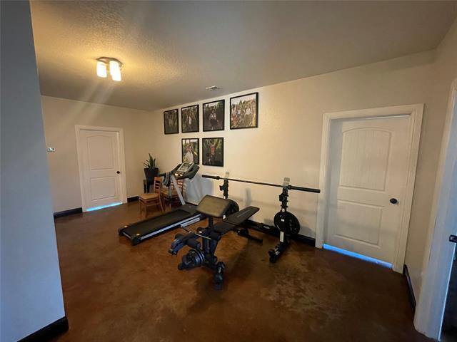 Building Photo - 840 Meadow Ln