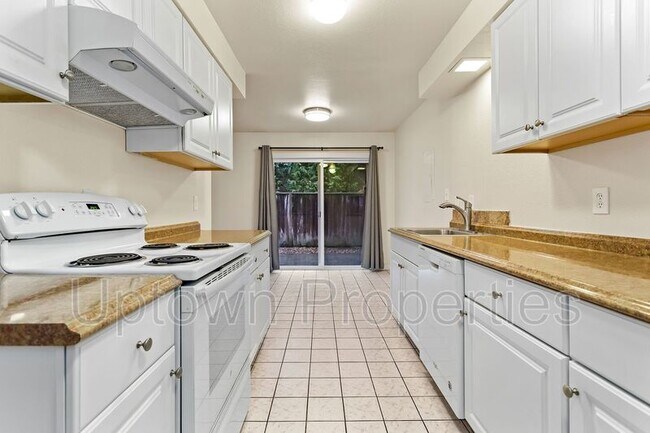 Building Photo - 17354 SW Merlo Rd