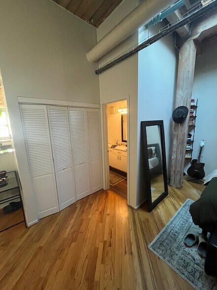 Building Photo - 225 W Huron St