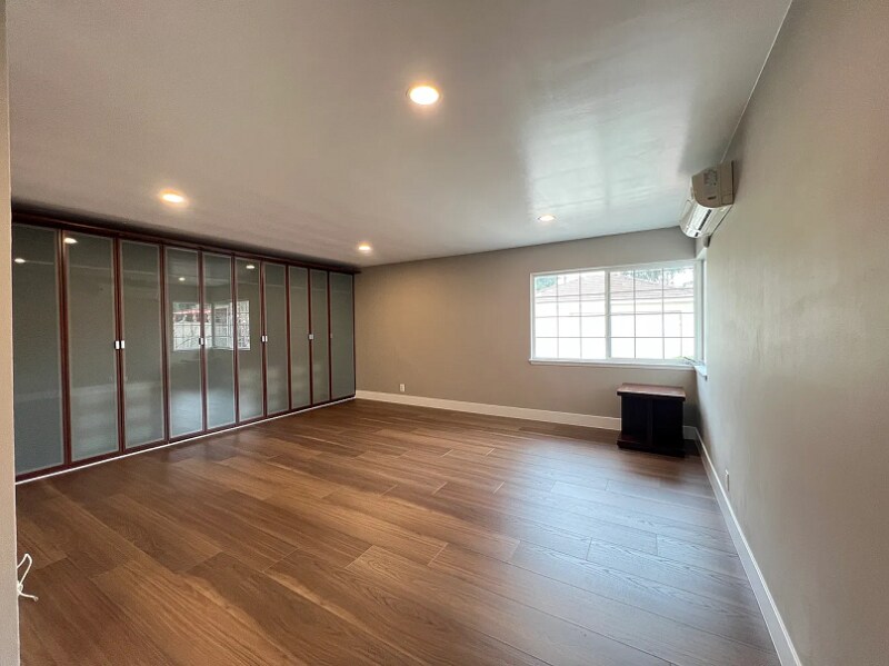 Building Photo - 139 E Dexter St