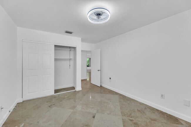 Building Photo - 2119 N 14th Terrace