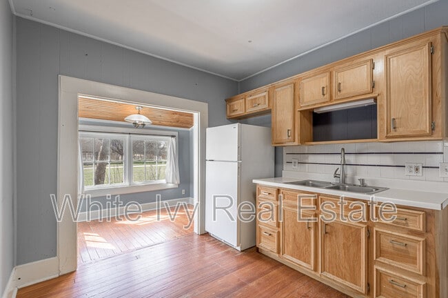 Building Photo - 254 S Railroad St