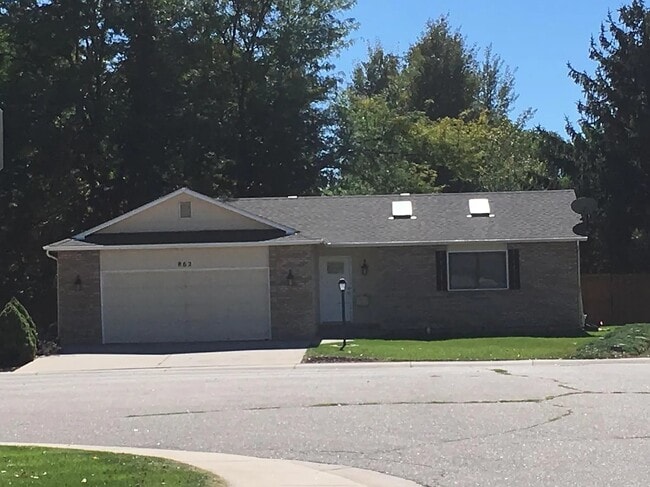 Building Photo - 862 Charter Oak Ct