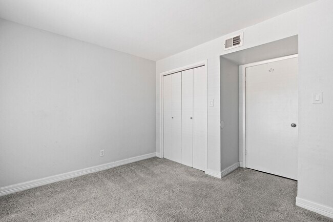 Building Photo - 3300 Pebblebrook Dr