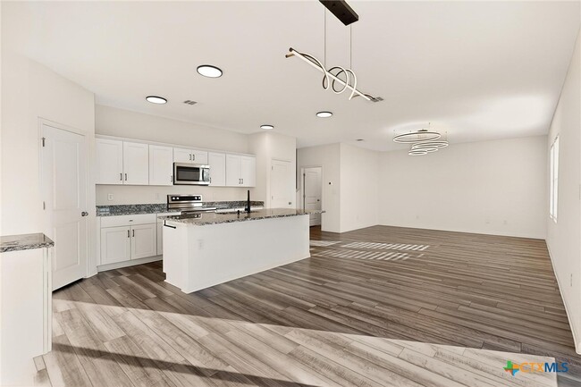 Building Photo - 361 Wren Ln