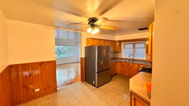 Building Photo - 5501 N California Ave