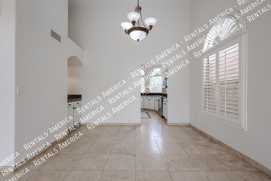 Building Photo - 532 E Stonebridge Dr