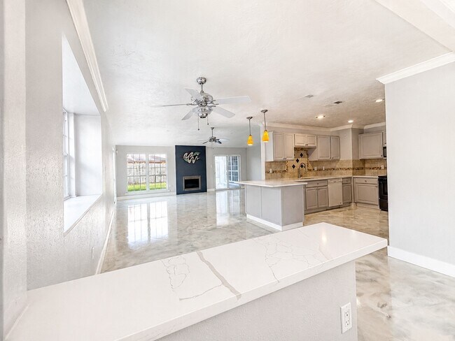Building Photo - 15719 Red Springs Dr
