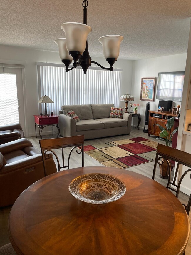 Building Photo - 2052 Cornwall C