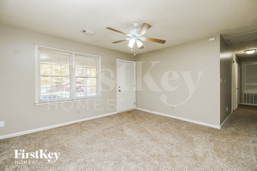 Building Photo - 359 Cindy Dr SE