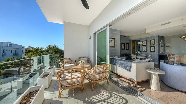 Building Photo - 635 S Orange Ave