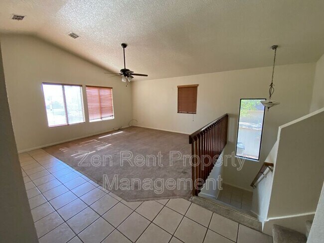 Building Photo - 921 S Val Vista Dr