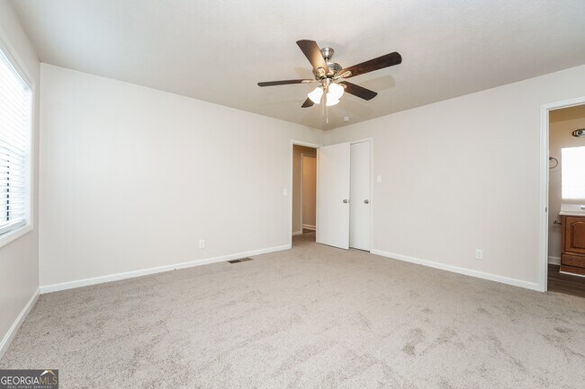 Building Photo - 2236 Kings Forest Dr SE