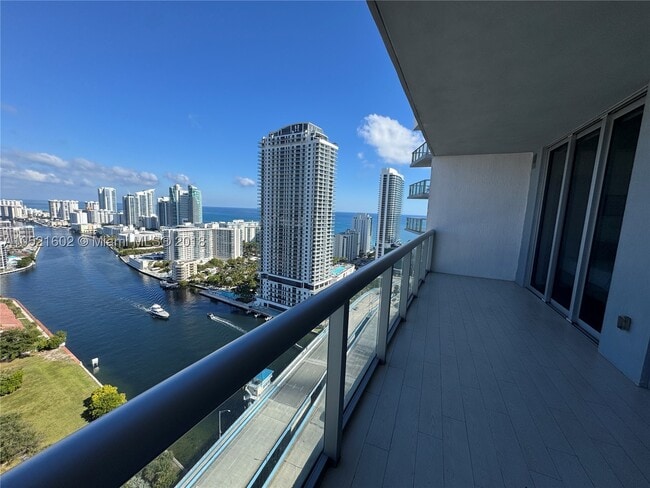 Building Photo - 2600 Hallandale Ave