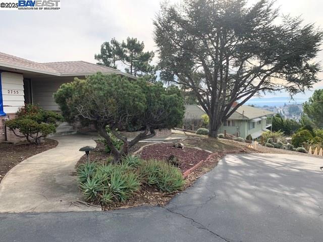 Building Photo - 2755 Pineridge Rd