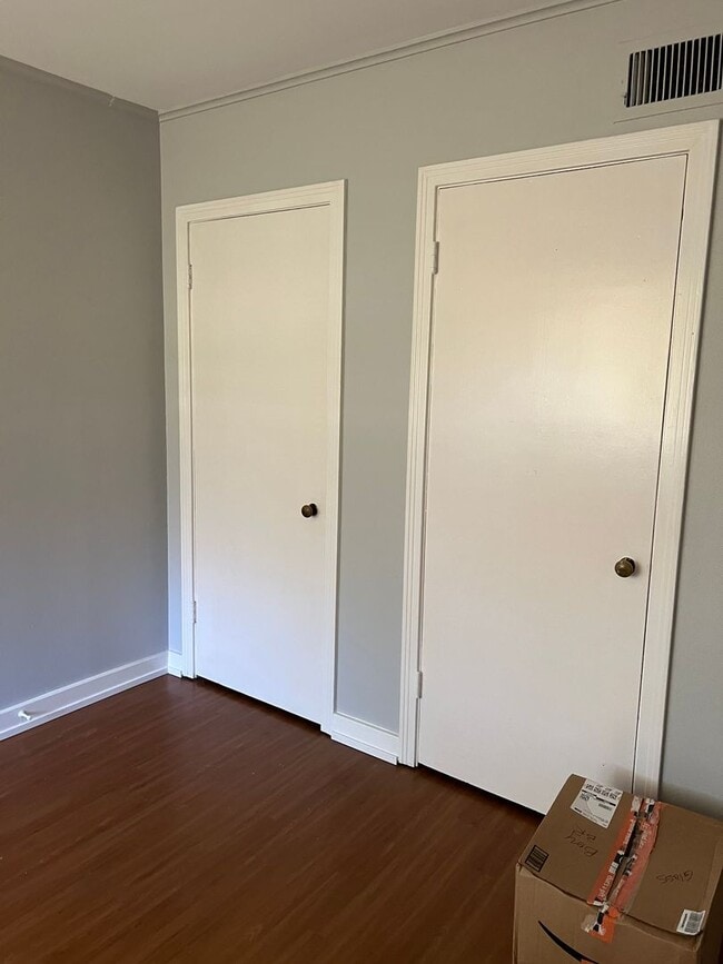 Building Photo - Mockingbird Realty 179