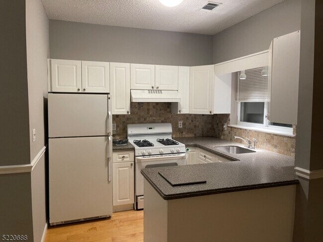 Building Photo - 312 Brittany Dr