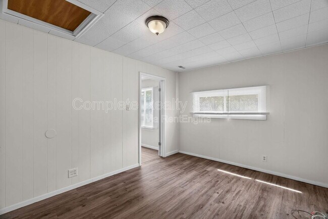 Building Photo - 9724 Dennis Dr