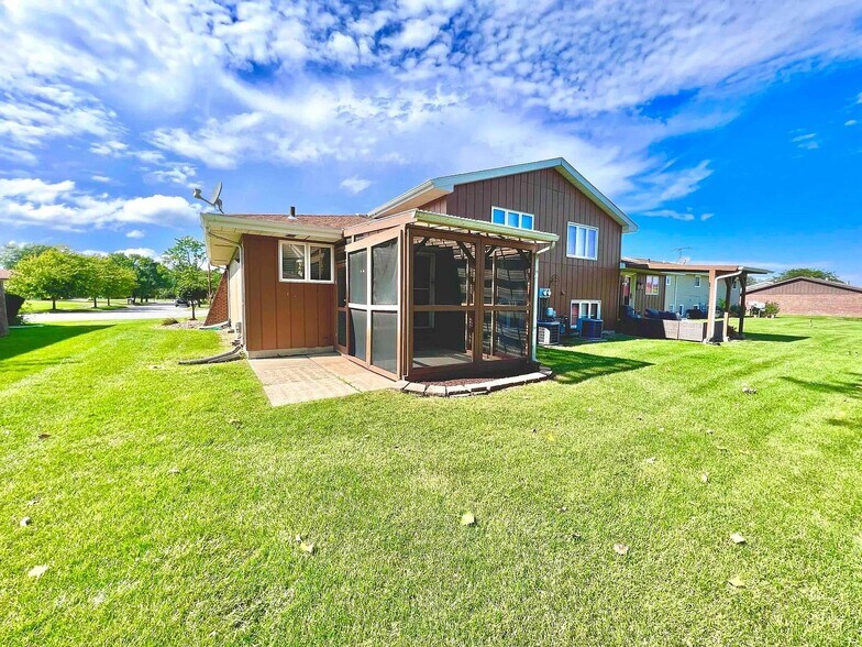 Building Photo - 205 Juniper Dr